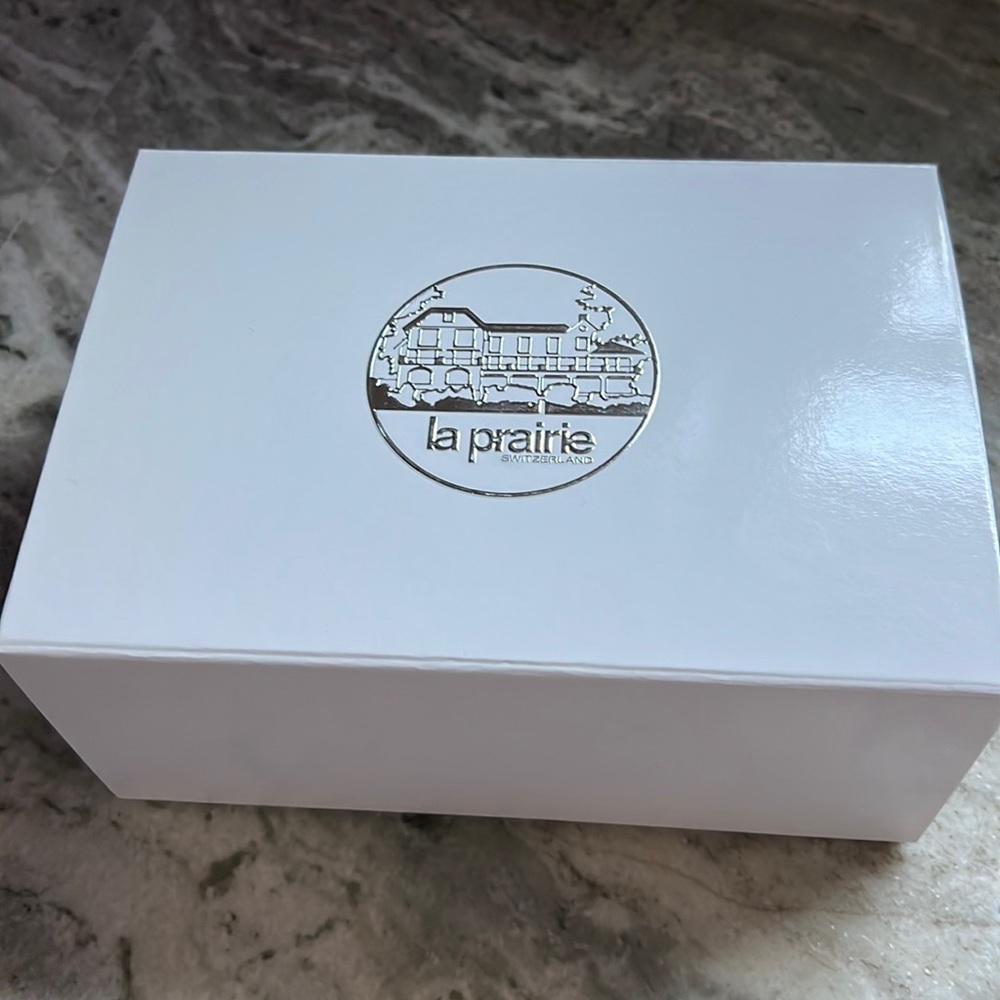 La Prairie box